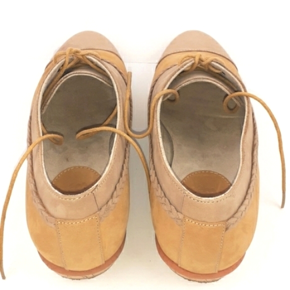 Wolverine Tan and Cream Flats - Picture 11 of 14